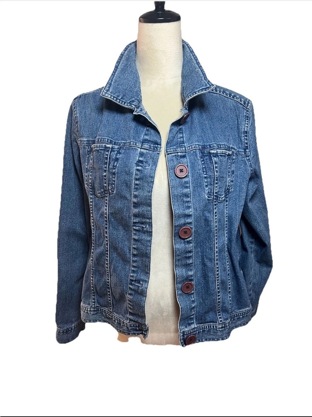 Jaclyn smith size L Stylish Denim Jacket with Purple Buttons Retro Western